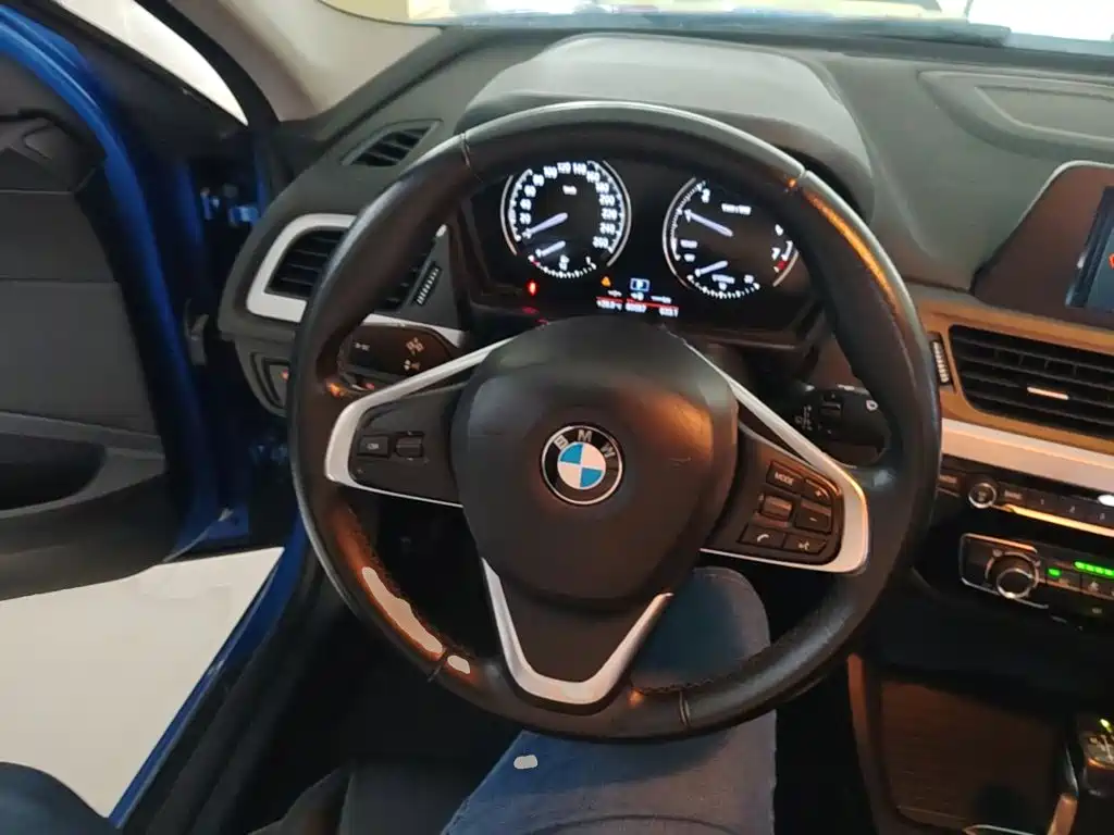 BMW 1 Series 2018 — фото 11