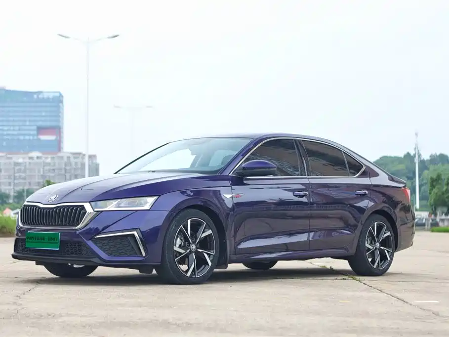 Skoda Octavia 2023 — фото 1