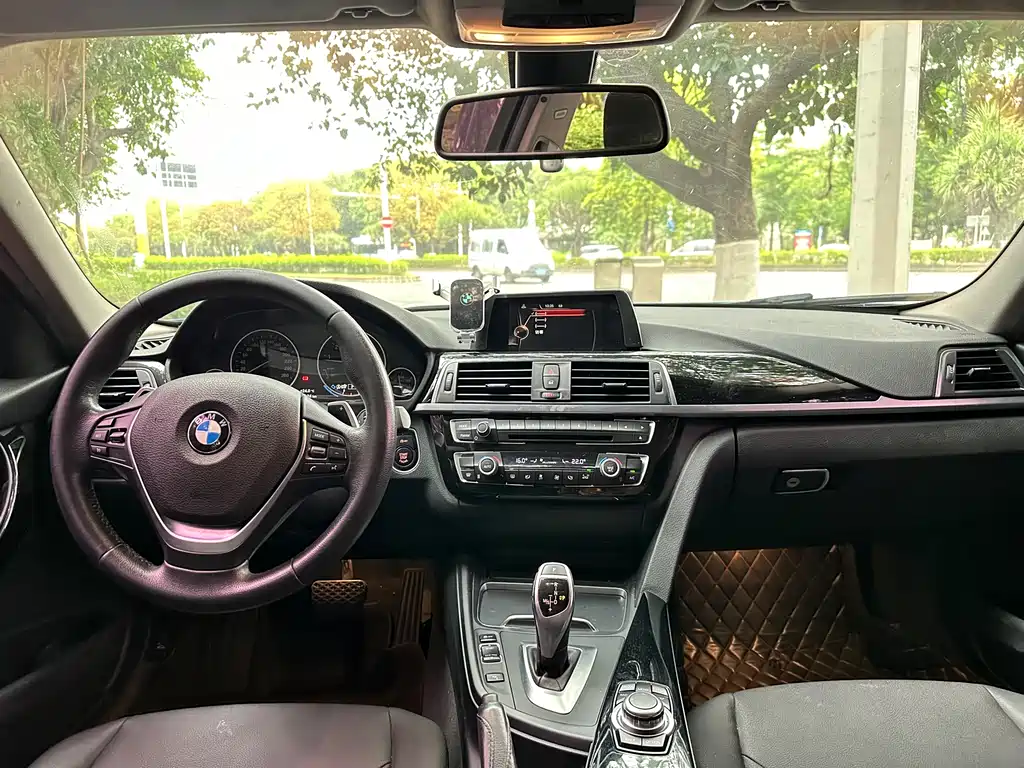 BMW 3 Series 2017 — фото 9