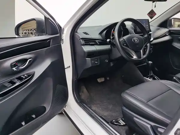 Toyota Yaris L 2022