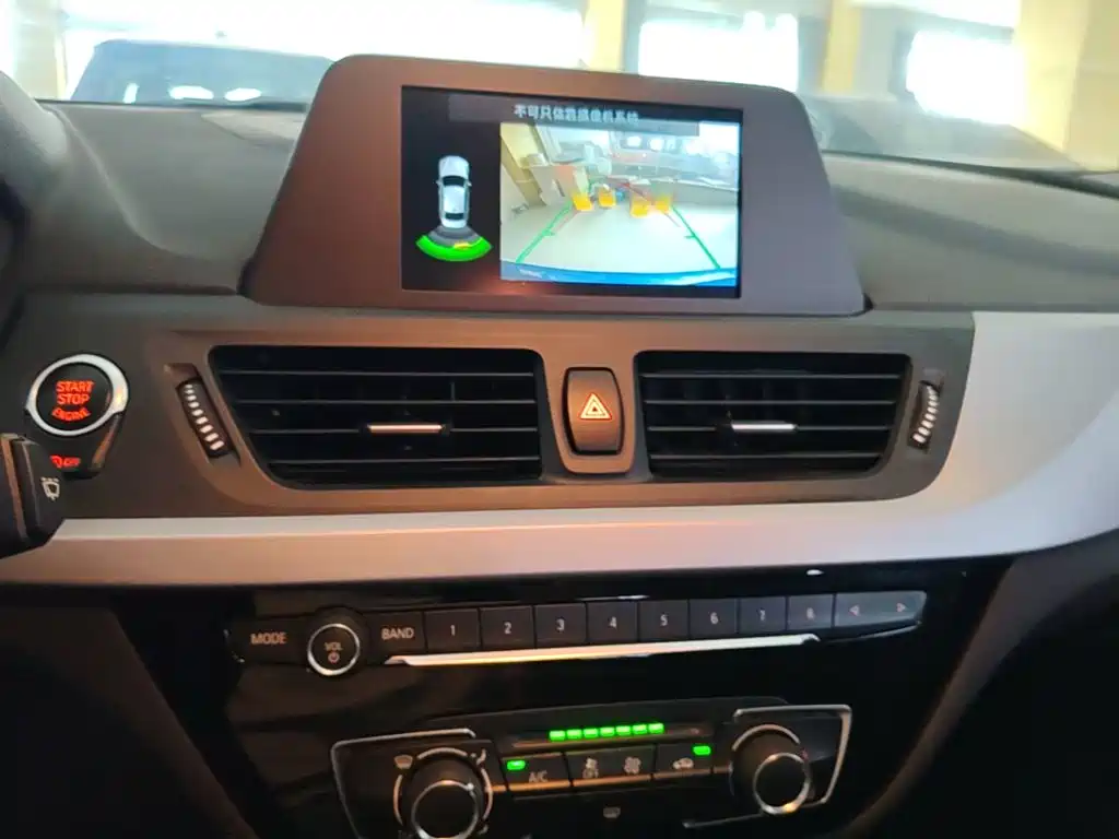 BMW 1 Series 2018 — фото 13