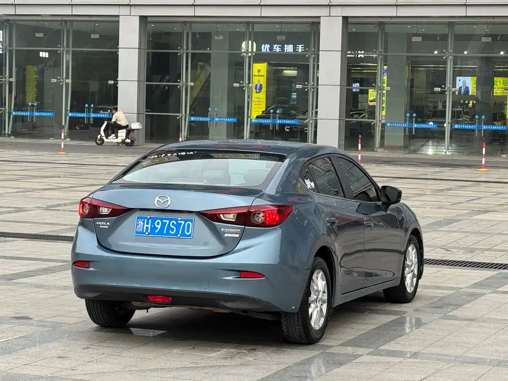 Mazda 3 Axela 2019 — фото 5