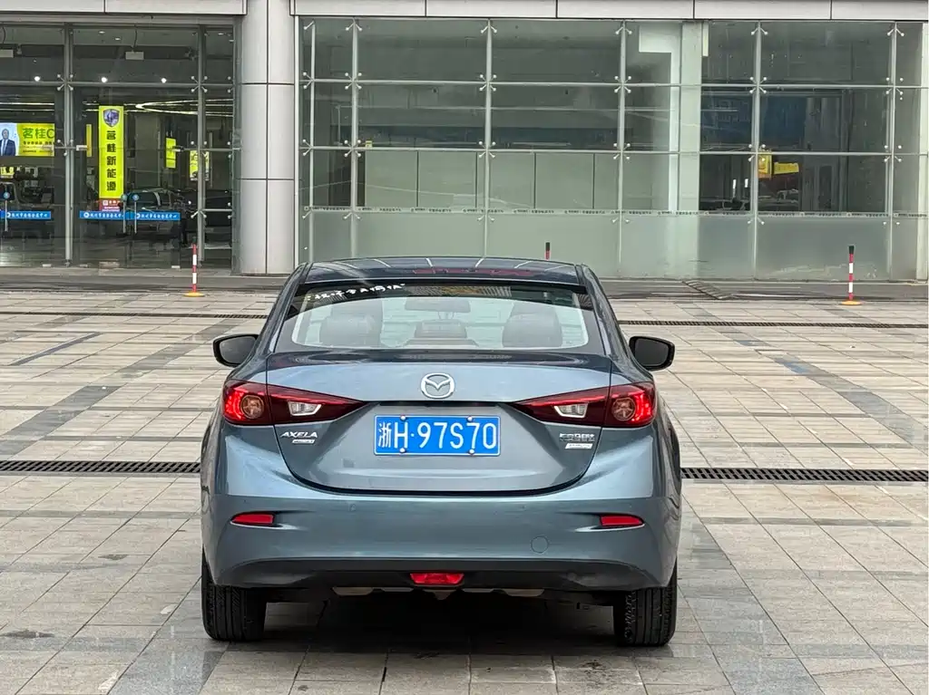 Mazda 3 Axela 2019 — фото 4