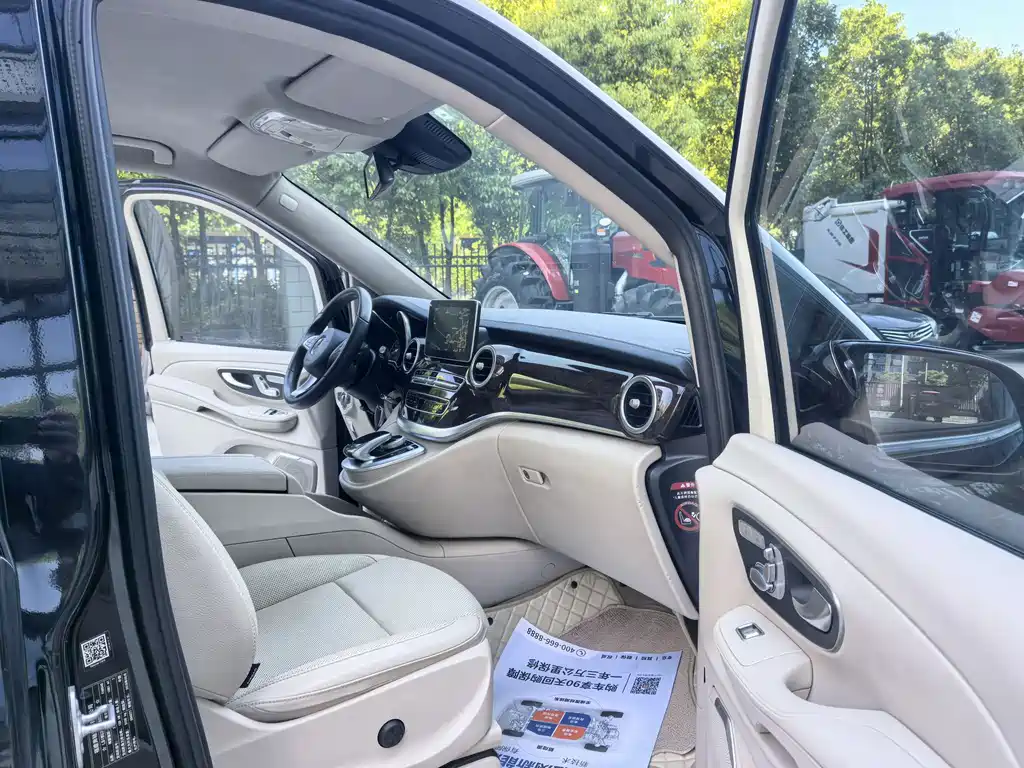 Mercedes-Benz V-Class 2018 — фото 18