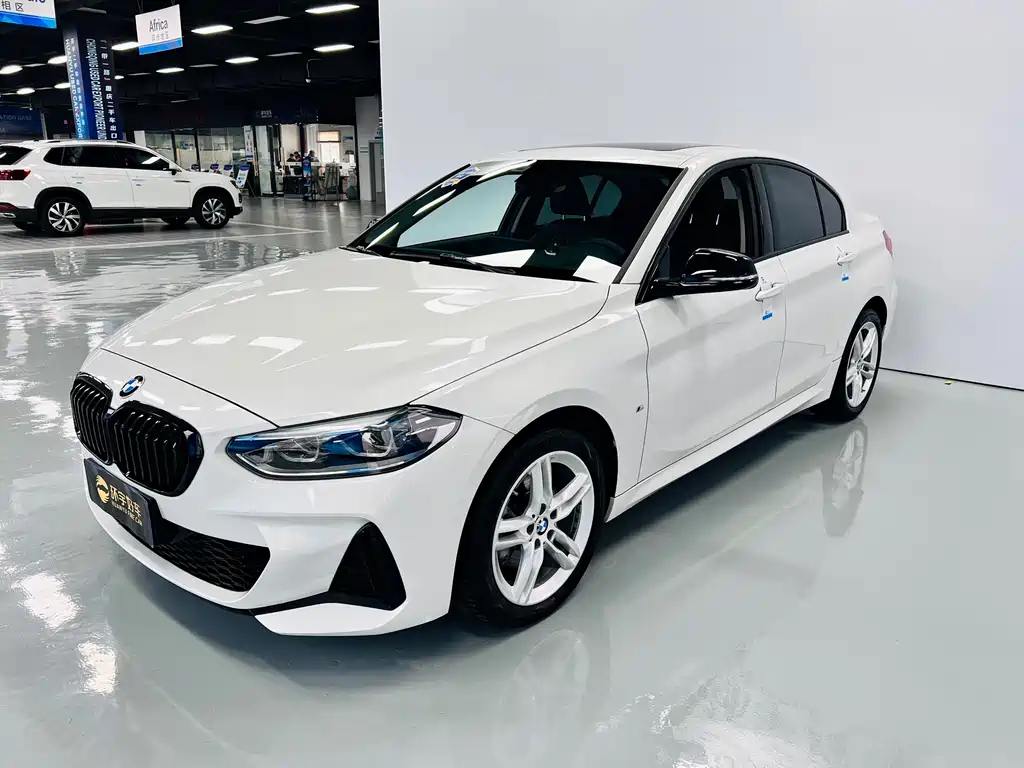 BMW 1 Series 2023 — фото 1