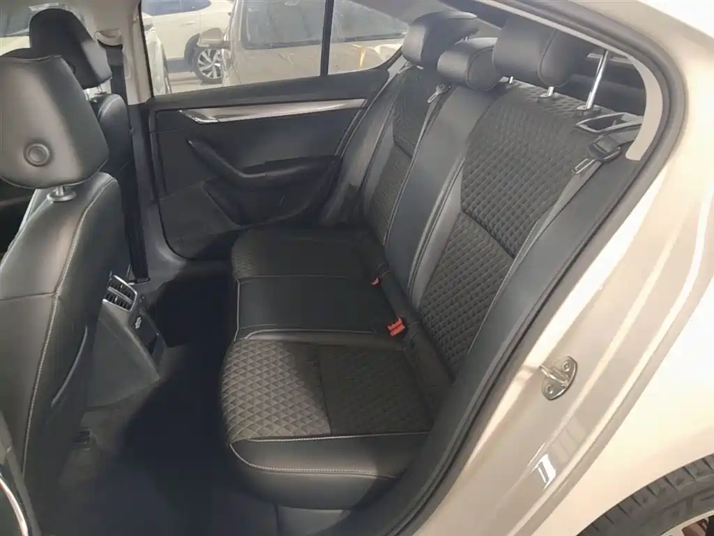 Skoda Octavia 2020 — фото 17