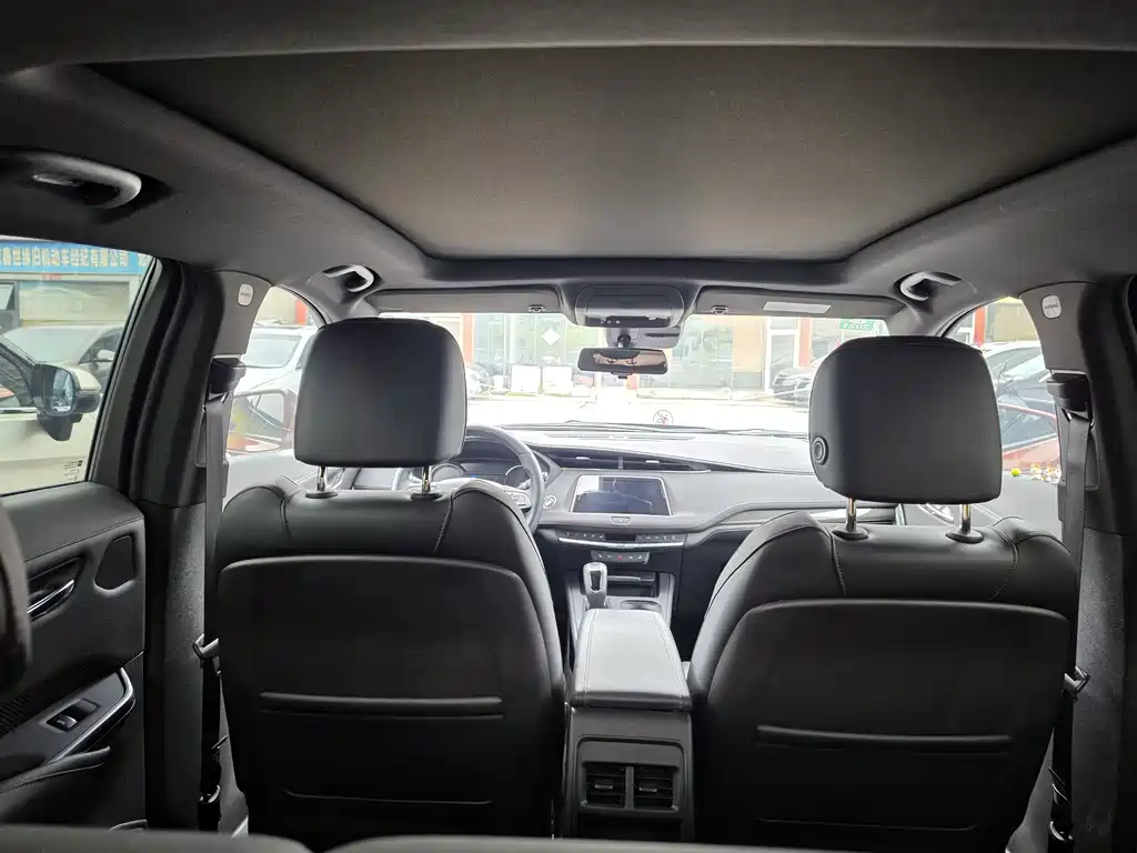 Cadillac XT4 2019 — фото 15