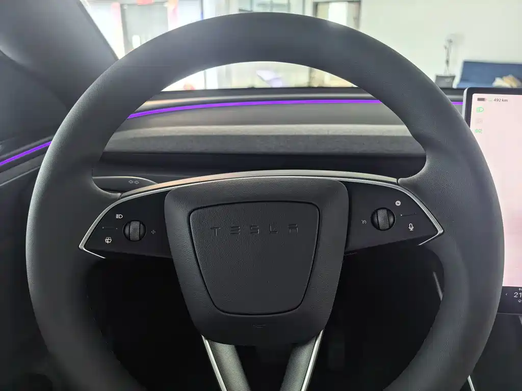Tesla Model Y L 2026 — фото 12