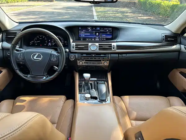 Lexus LS 2015