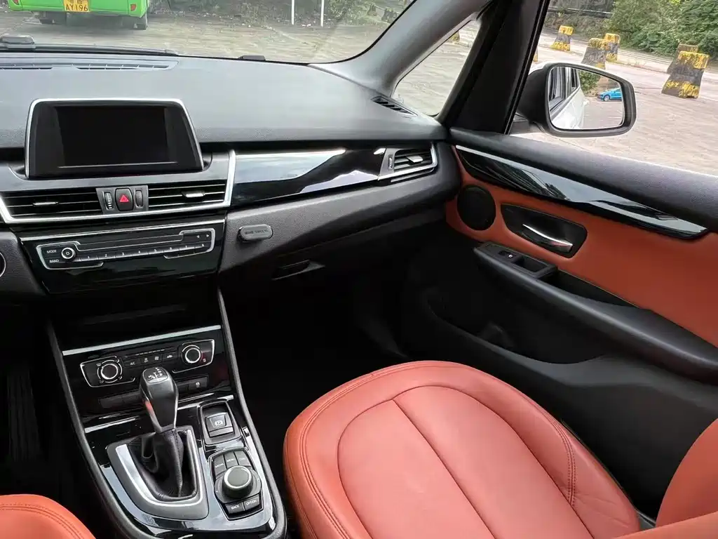 BMW 2 Series Active Tourer 2019 — фото 13