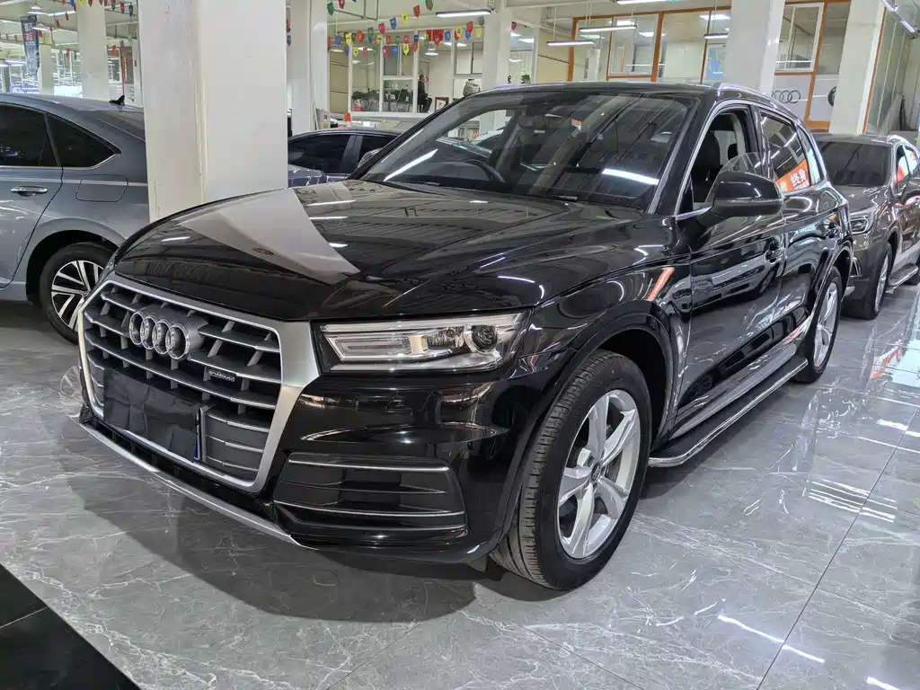 Audi Q5L 2021 — фото 1
