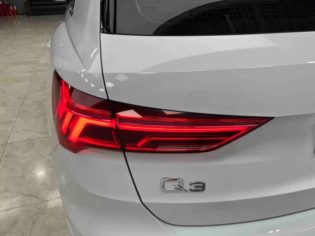 Audi Q3 2023 — фото 19