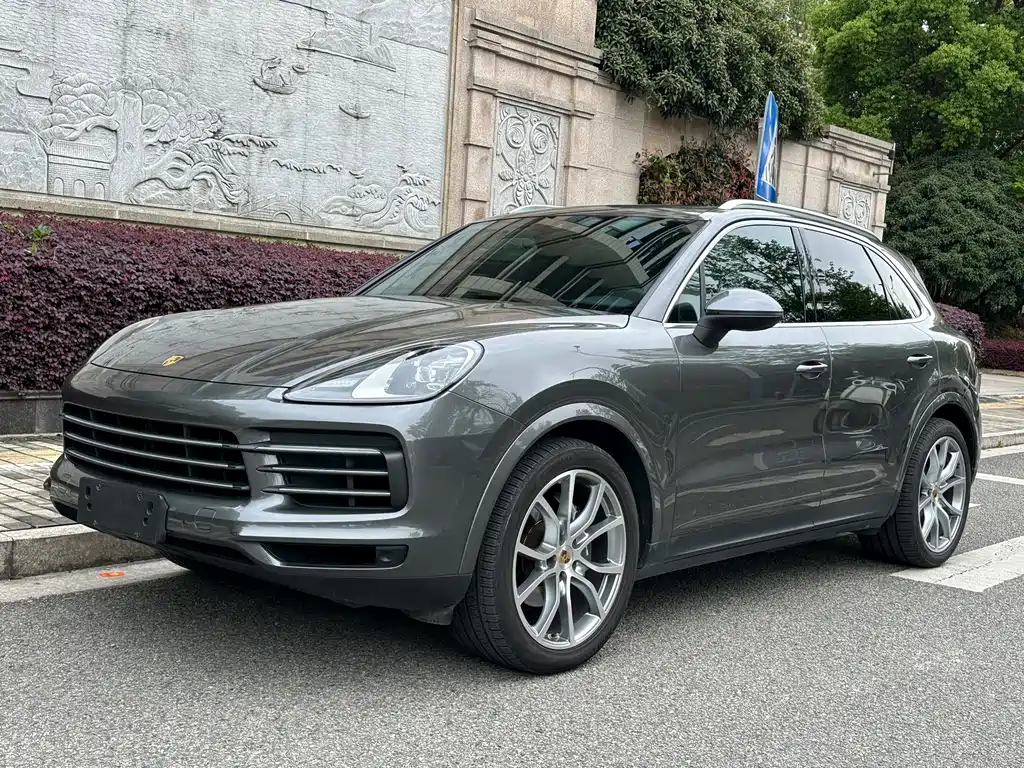 Porsche Cayenne 2021 — фото 1