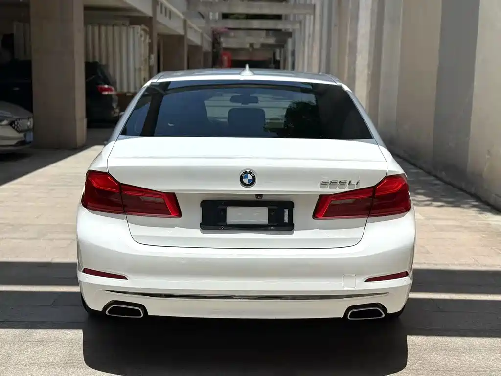 BMW 5 Series 2020 — фото 9