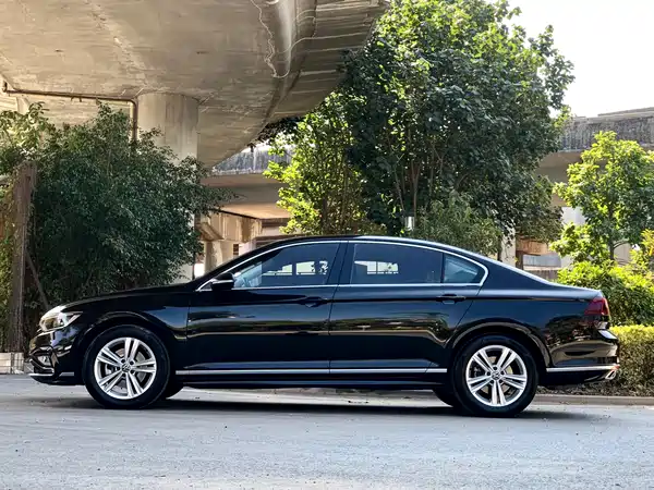 Volkswagen Magotan 2025