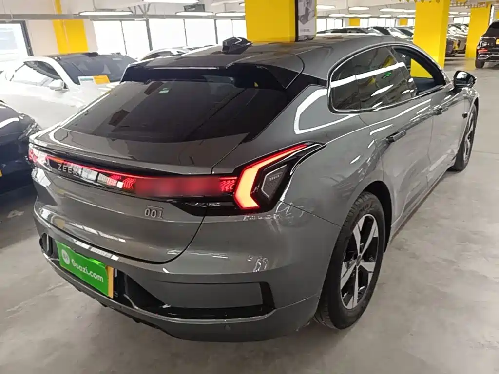 Zeekr 001 2023