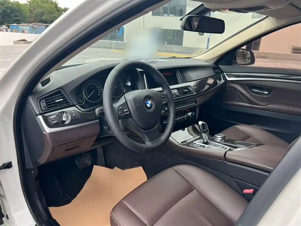 BMW 5 Series 2015 — фото 13