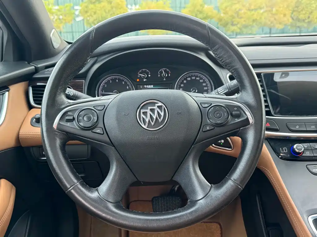Buick LaCrosse 2017 — фото 13