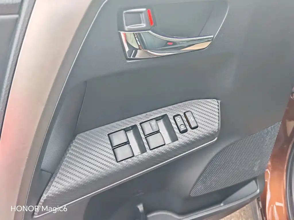 Toyota RAV4 2016 — фото 24