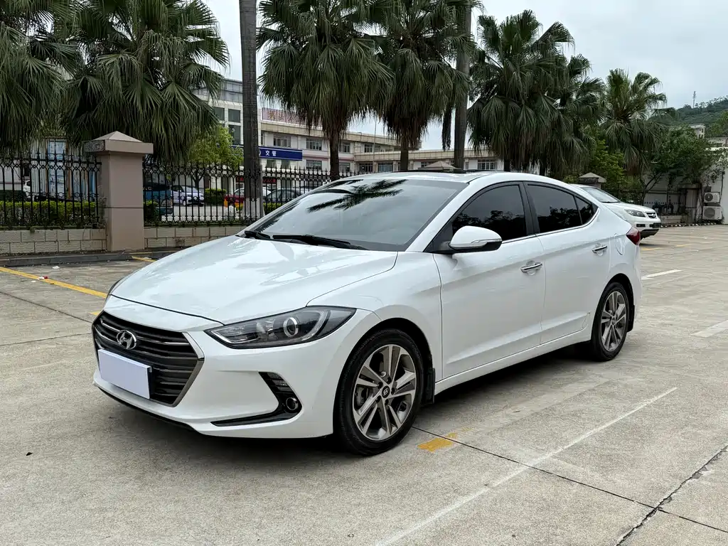 Hyundai Elantra 2019 — фото 1