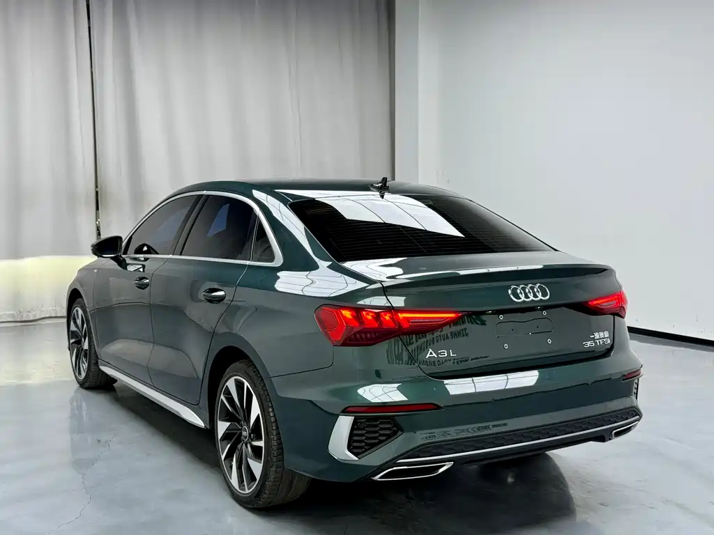 Audi A3 2023 — фото 17