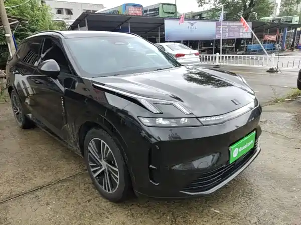 Lynk & Co 08 EM-P 2023