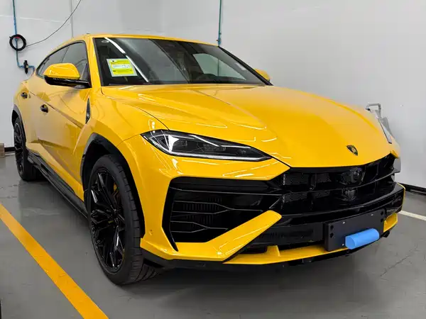 Lamborghini Urus SE 2025