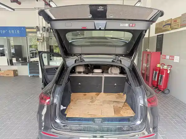 Mercedes-Benz EQE SUV 2025