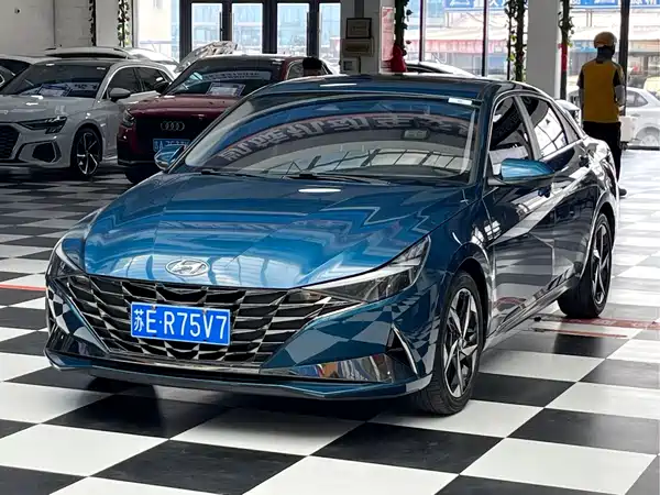 Hyundai Elantra 2022