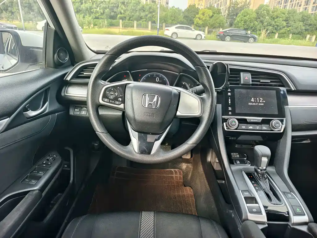 Honda Civic 2018 — фото 12
