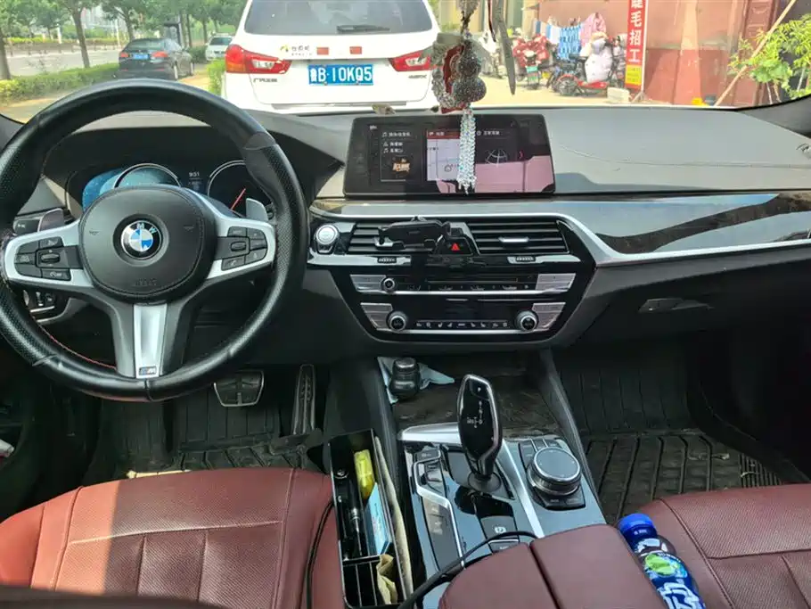 BMW 5 Series 2018 — фото 12