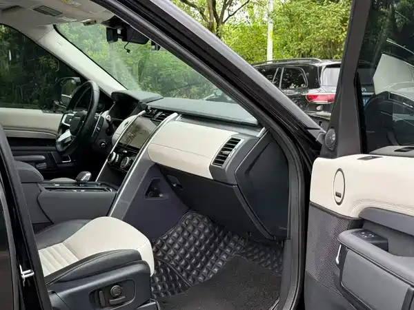 Land Rover Discovery 2021