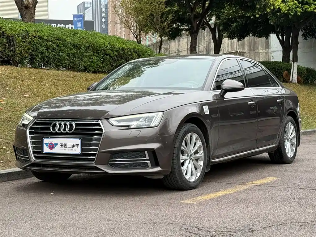 Audi A4L 2019 — фото 1