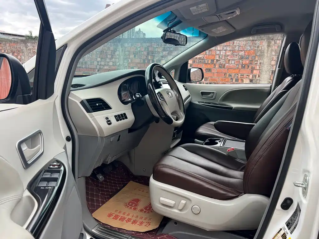 Toyota Sienna 2016