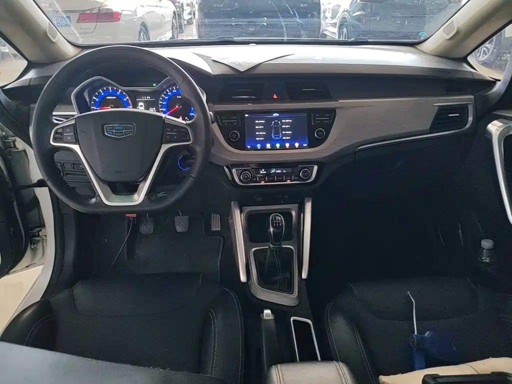 Geely Vision X3 2018 — фото 10