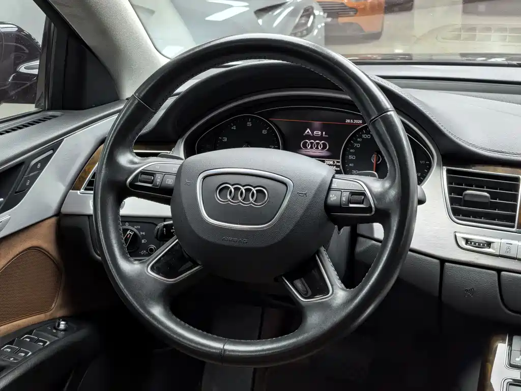 Audi A8 2018 — фото 6