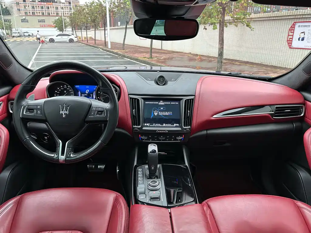 Maserati Levante 2019 — фото 12