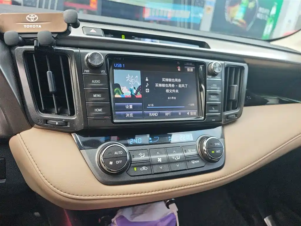 Toyota RAV4 2015 — фото 6