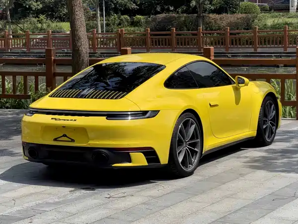 Porsche 911 2025