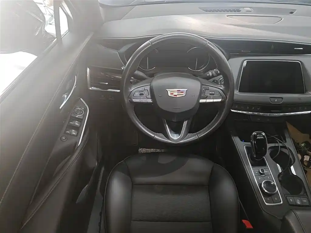 Cadillac XT4 2021 — фото 11