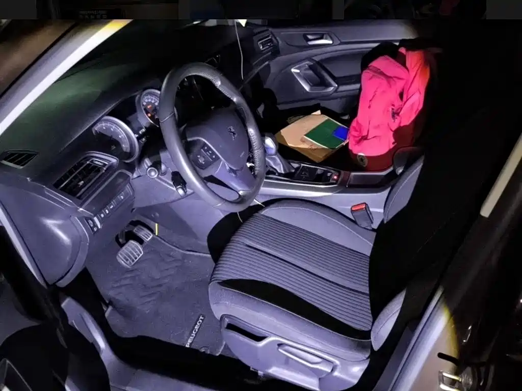 Peugeot 408 2015 — фото 13