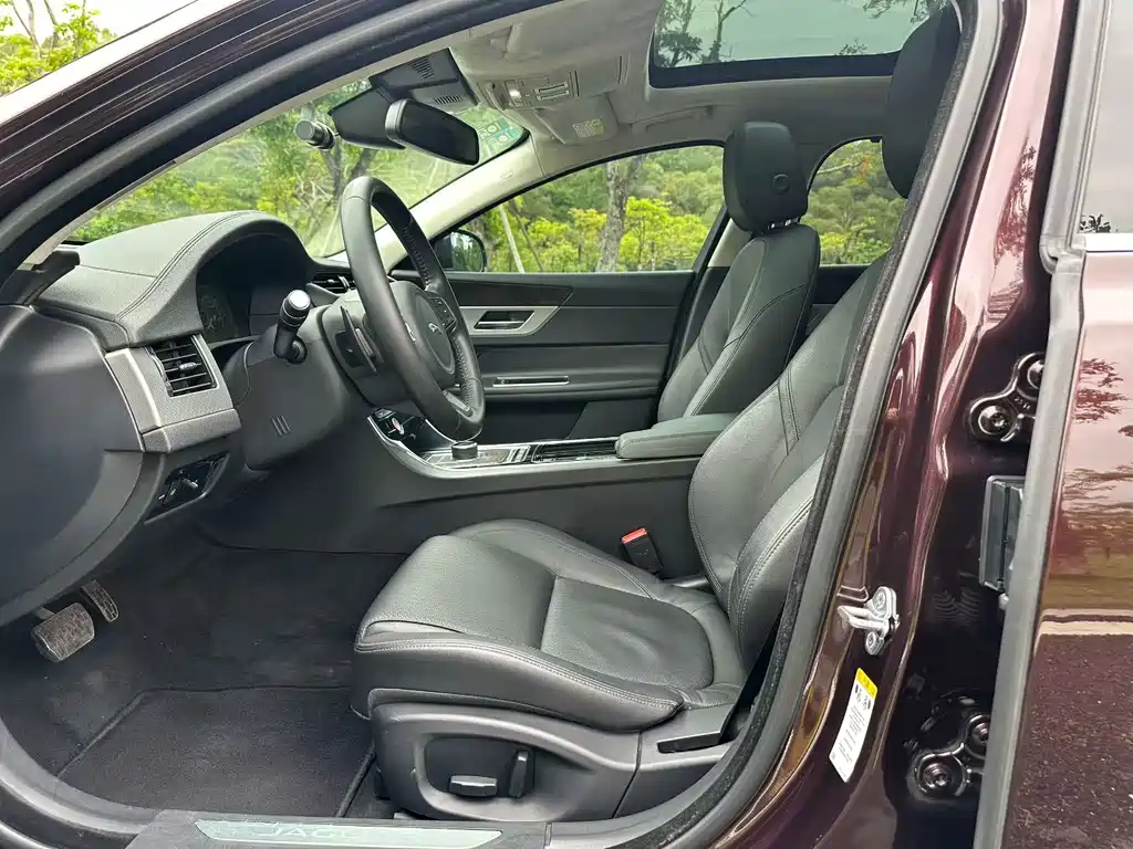 Jaguar XFL 2017 — фото 6
