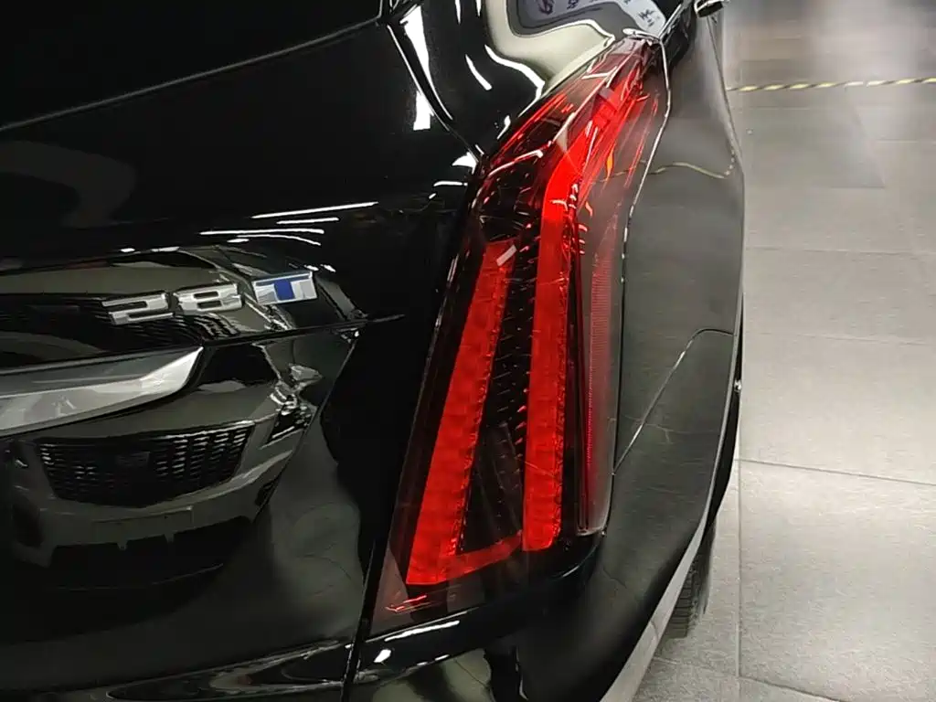 Cadillac XT5 2023 — фото 8