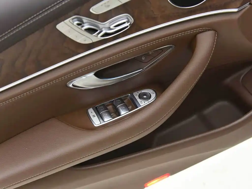 Mercedes-Benz E-Class 2023 — фото 11