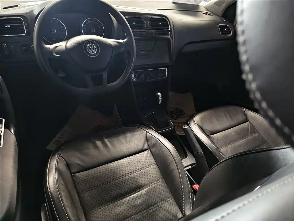 Volkswagen Polo 2015 — фото 11