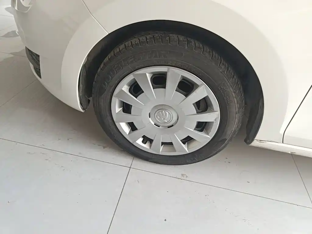 Skoda Rapid Spaceback 2016 — фото 23
