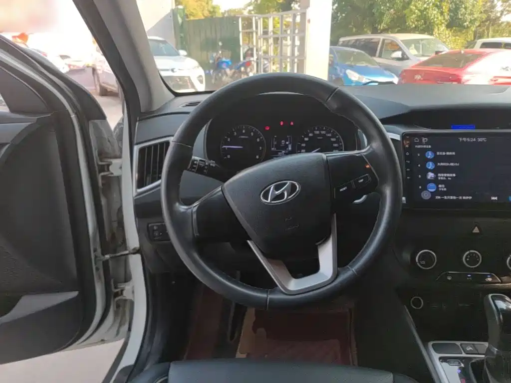 Hyundai ix25 2016 — фото 11