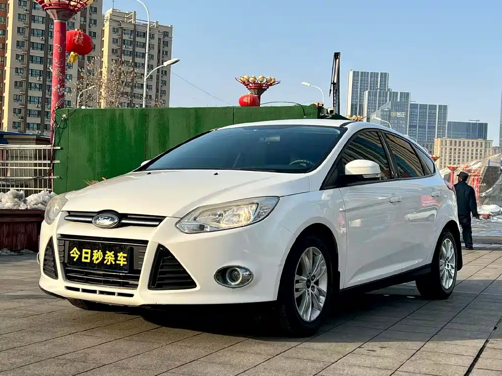 Ford Focus 2013 — фото 1