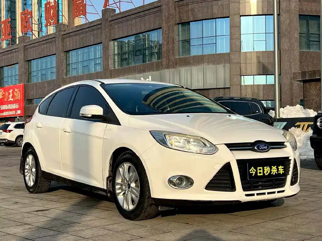 Ford Focus 2013 — фото 3