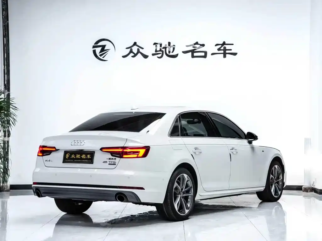 Audi A4L 2018 — фото 10